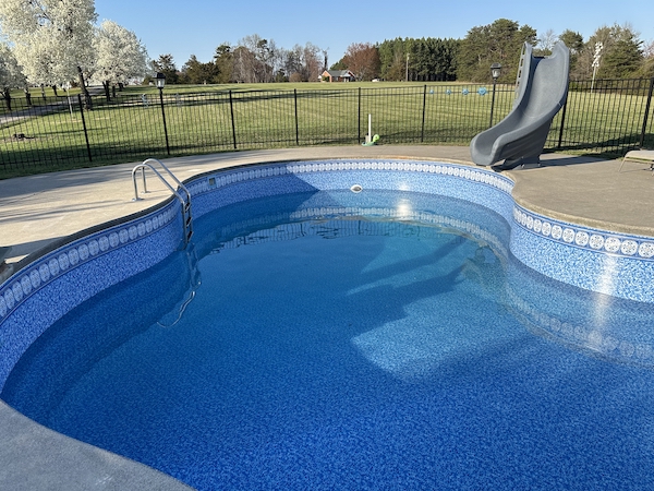 Swimming pool with recently replaced vinyl liner