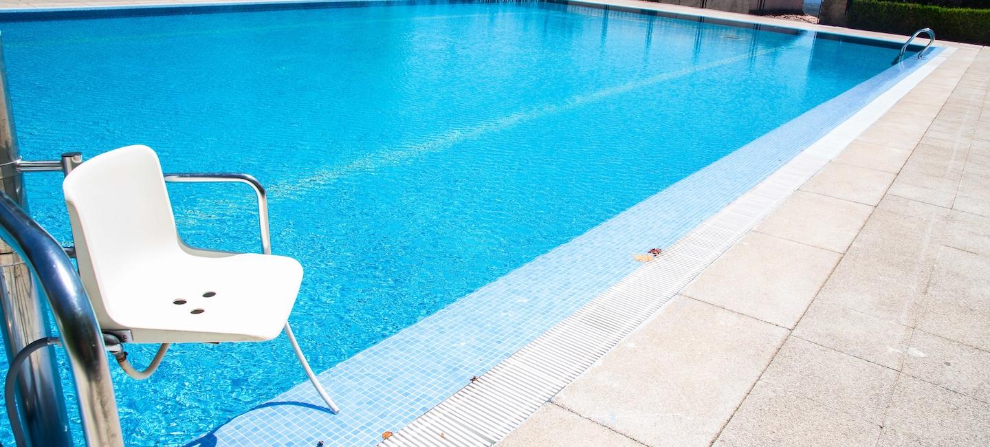 Pool accessibility chair for people with reduced mobility